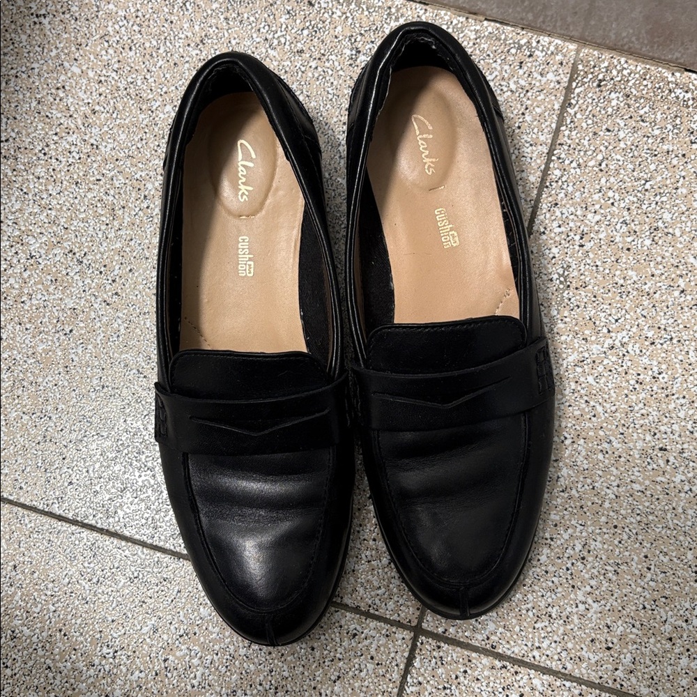 Clarks Black Loafers
Size 7.5